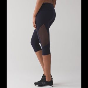 Lululemon “Reveal” Crop in Midnight Navy